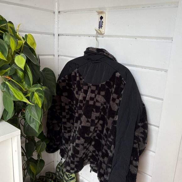 JoyLab High Pile Geometric Fleece Cropped Jacket - Picture 6 of 8